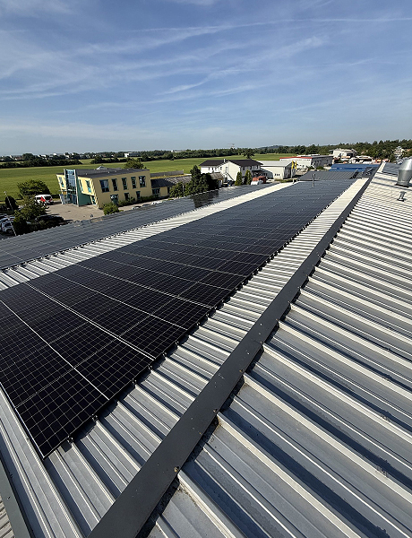 Unsere PV Anlage auf dem Dach. Unsere PV Anlage auf dem Dach.